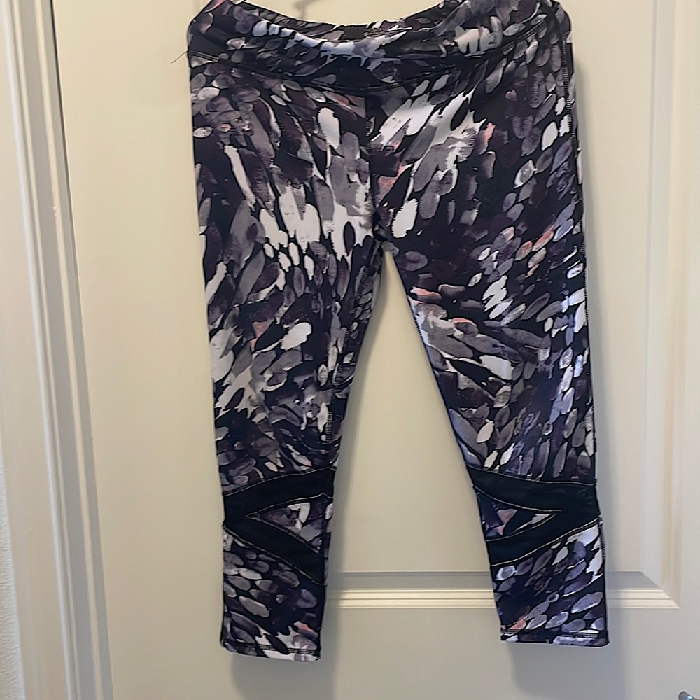 Gaiam cropped leggings size M